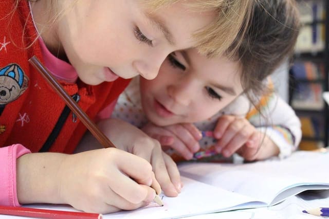 Remedios naturales para niños hiperactivos, ADD, déficit de atención y autismo: Medicina alternativa y complementaria para tratamientos y prevención de enfermedades.