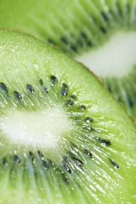 Kiwi: reduce síntomas del resfriado común. Estudio revela beneficios para salud respiratoria. Vitamina C, E y más