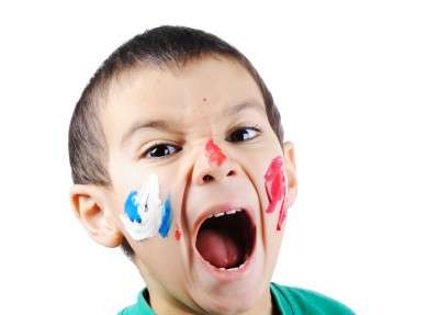 Imagen sobre medicina alternativa para tratar el déficit de atención e hiperactividad en niños, destacando opciones naturales.