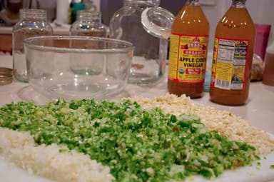 Moringa, progesterona y colágeno: explorando curas naturistas y su impacto en la salud natural.